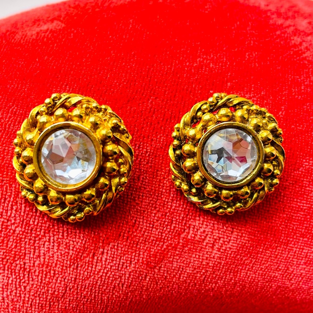 Chanel vintage clip on’s